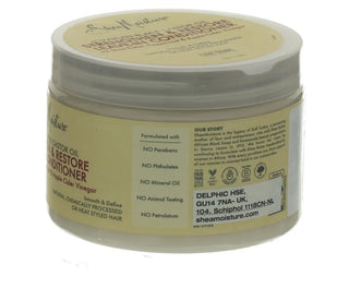 This 312g leave-in conditioner from SheaMoisture is specifically formulated with pure Jamaican Black Castor Oil to restore health to damaged and over-processed hair. It deeply softens and detangles, making hair more manageable while helping to control frizz.