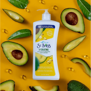 St. Ives Body Lotion Daily Hydrating 621ml
